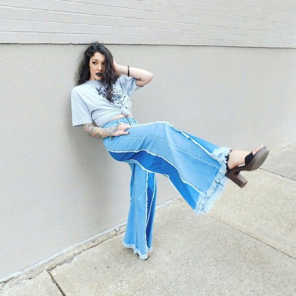 Only A Few Left💦- Two Toned Wide Leg Denim💨 - Picture 3 of 8